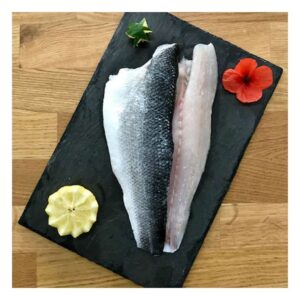 Bar sauvage  pièce  900gr entier , mis en filet